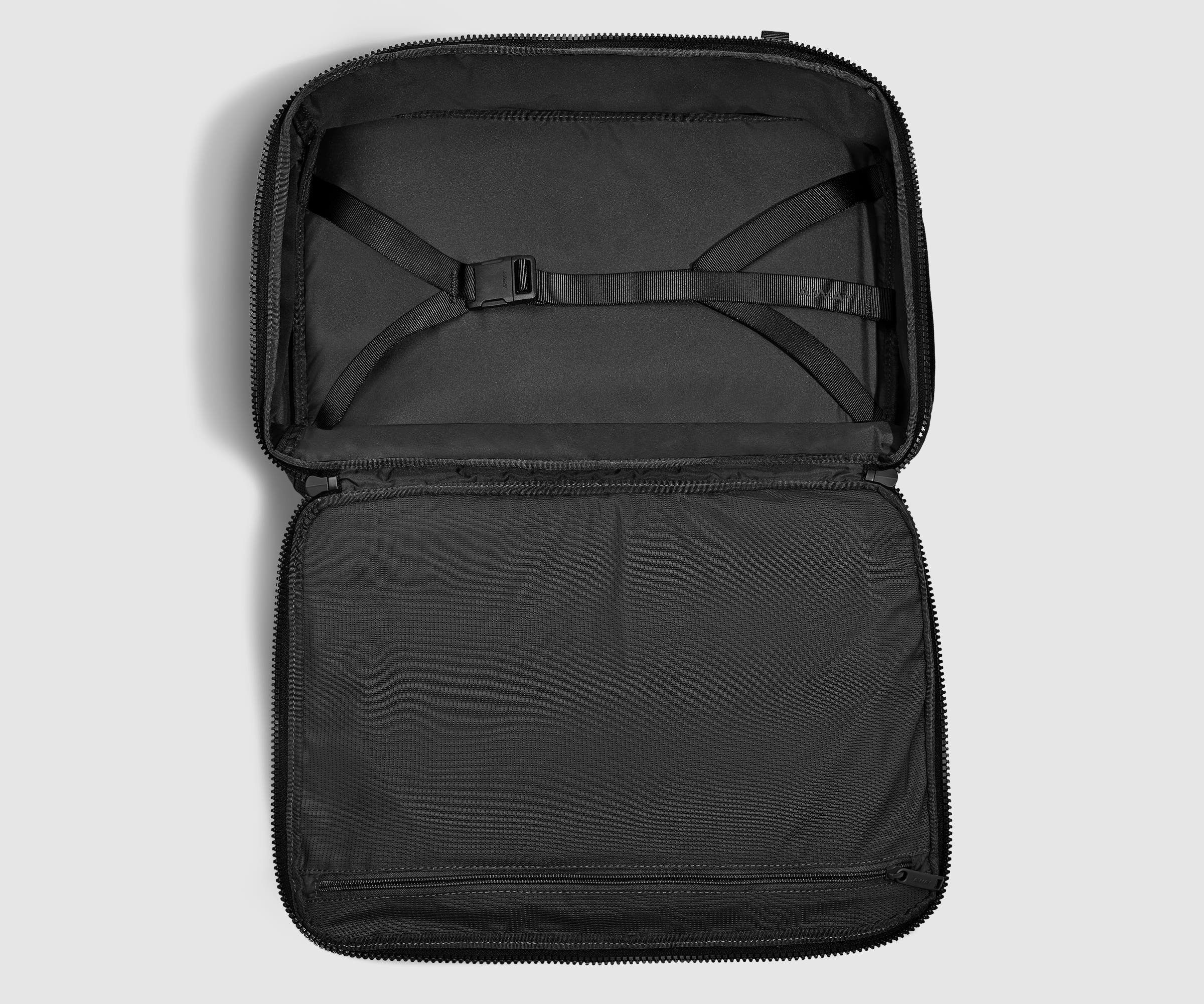 PDP_OutdoorBackpack25L_Black_InteriorEmpty_0db19b4a-d7e6-45fe-97ab-5d48f2e988b6.jpg